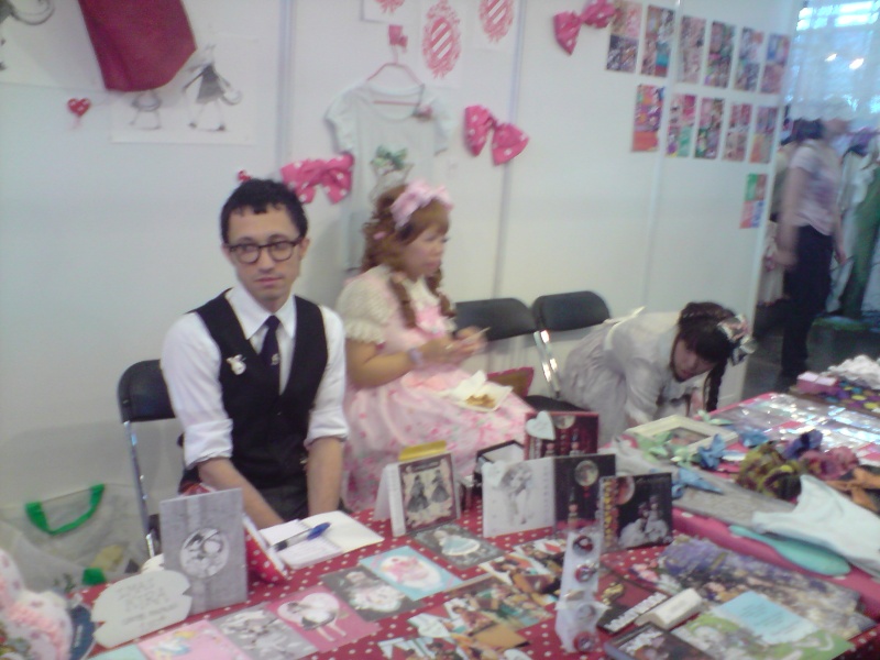 Stand François Amoretti and Miaki pic by karyn Stand François Amoretti and Miaki pic by karyn
